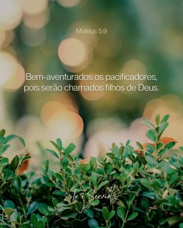 No relato de Mateus sobre 'as bem-aventuranças' — uma série de declarações sobre atitudes piedosas e benefícios — há uma referência aos pacificadores.

Jesus declara que os pacificadores são abençoados: eles receberam uma coisa boa, porque serão chamados de filhos de Deus.

Todo aquele que se compromete a fazer a paz entre os outros, especialmente por seu próprio sacrifício, imita o que Cristo fez.

Tal pessoa é chamada de filho de Deus, da mesma forma como Israel foi chamado de filho de Deus no Antigo Testamento.

❤️ Deus lhe trouxe aqui por um propósito

📖 Com Ele, tudo é possível! (Marcos 10:27)

💎 Siga para mais palavras de encorajamento

#ireservir #oracao #bibliapersonalizada #fe #cristão #deusnafrentesempre #deuscuidademim #deusacimadetudo #bibliadeapuntes #motiva #jesuscristosalvador #estudeabíblia #santidade #jesuscristoreina #jesusestavoltando #felicidade #frasesinspiradoras #jesusteama #jesuscristovive #abapai #autoconhecimento #bíbliailustrada #esperança #catolicos #versiculosdodia #iglesia #gospel #cristianismo